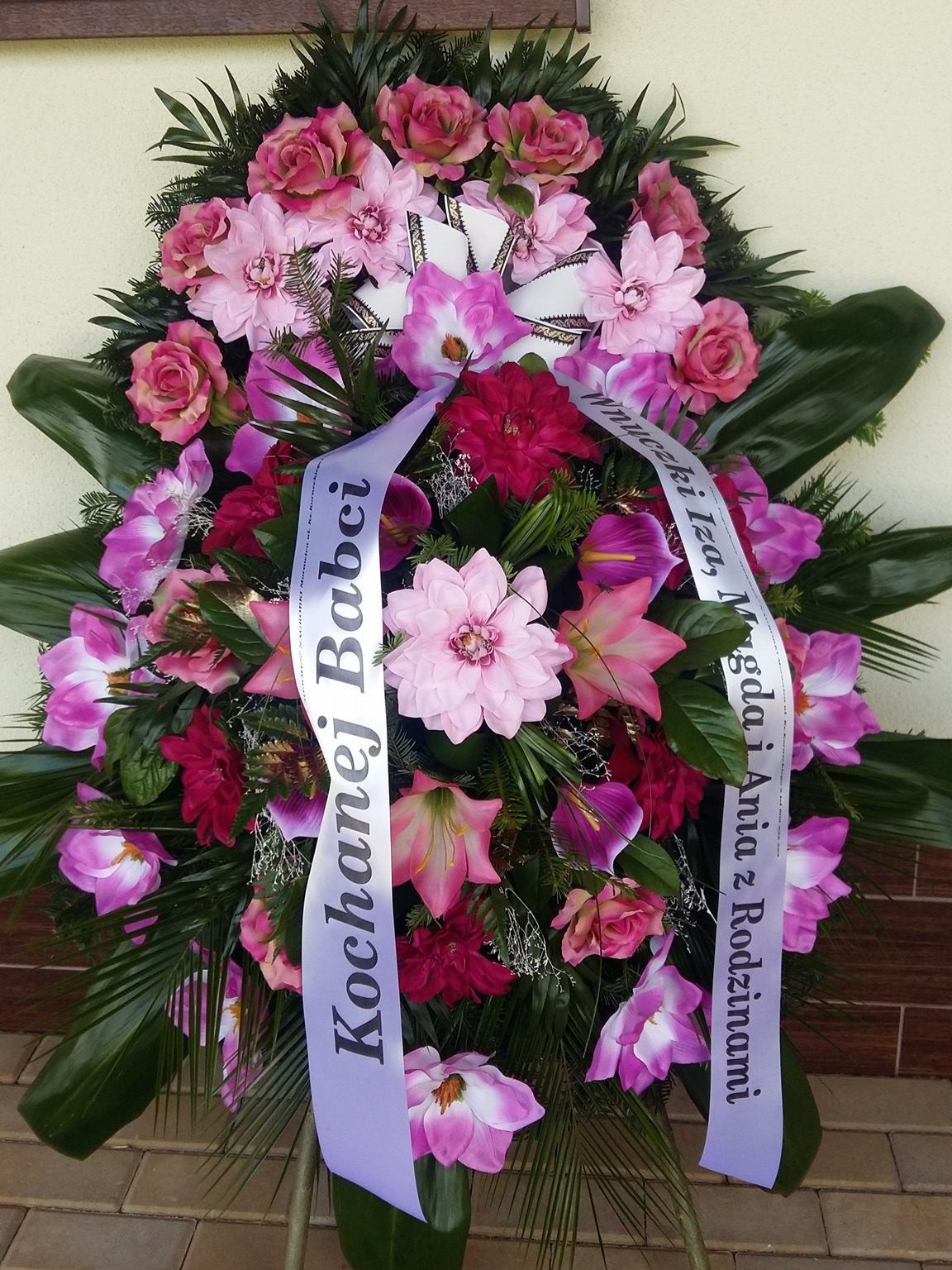 Wieńce z<br /><span>kwiatów sztucznych korona</span>